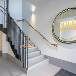 https://luxury-city-centre-flat-with-stunning-water-view.cambridgehotelsuk.com